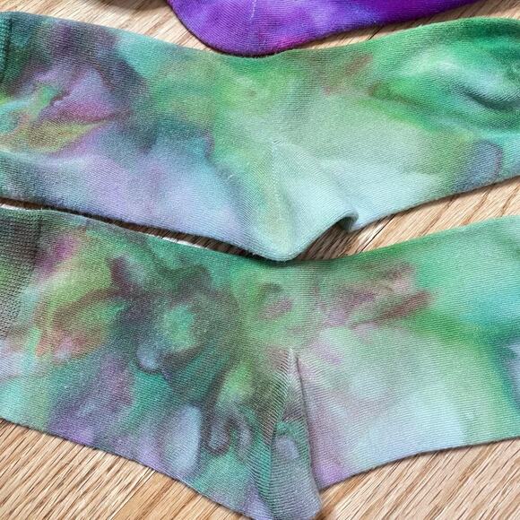 Two pairs of ladies' tie dyed ankle socks size 5-9 - Picture 2 of 3